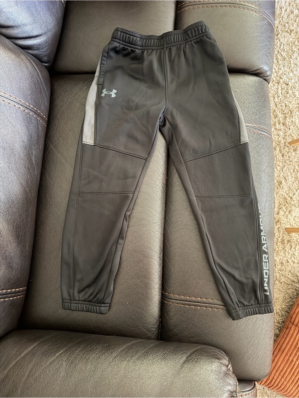 Under Armour Black Kids' Jogger Sweatpants with Gray Panels size 6